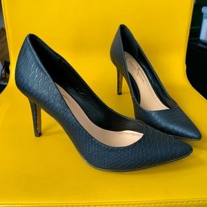 Jessica Simpson black reptile textured heels